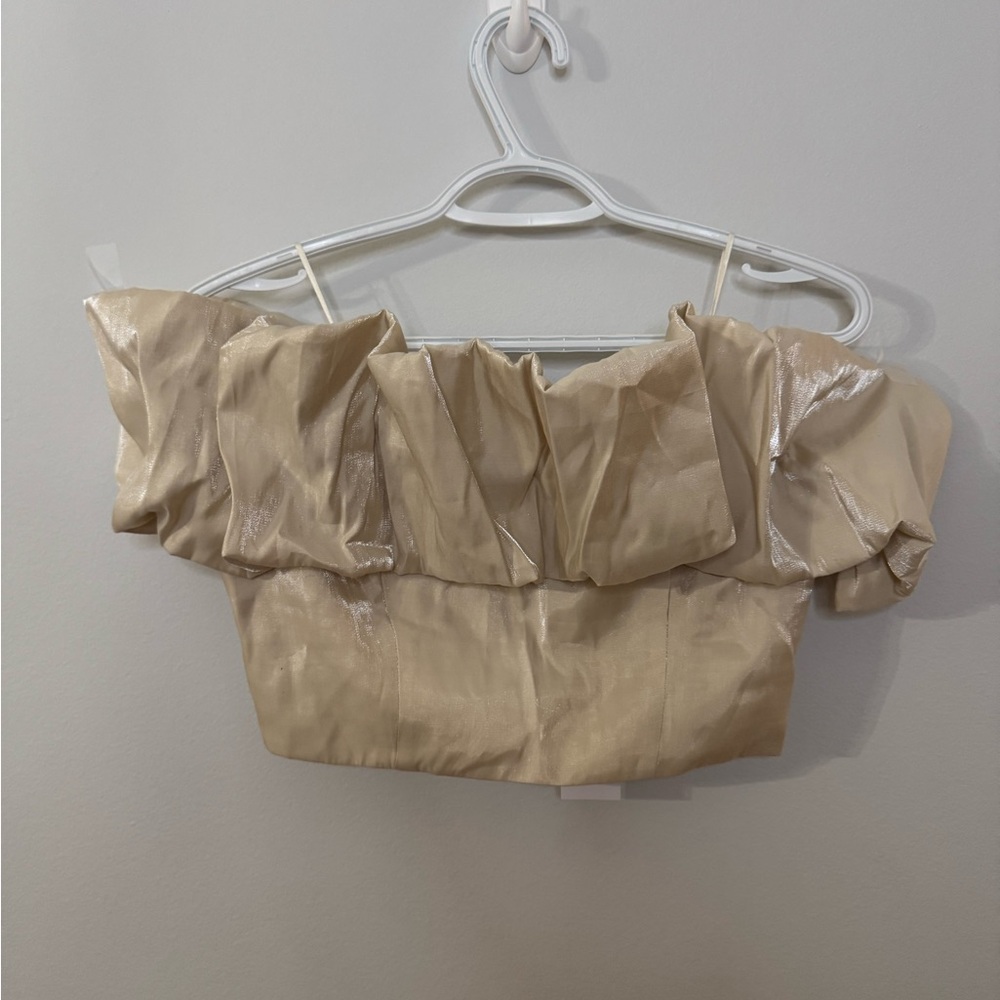 Dynamite Haut Ruffle Bare Statement Top